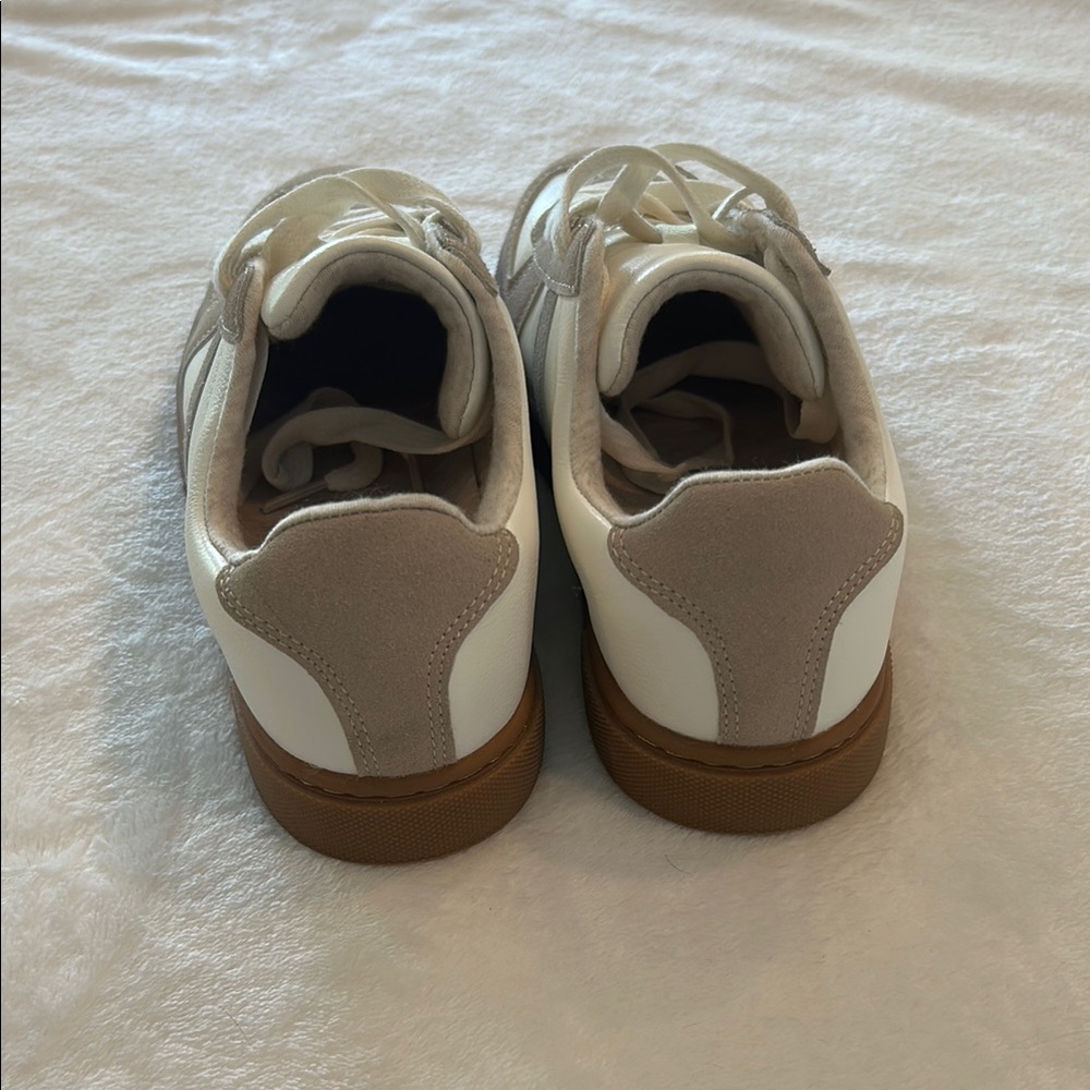 Bailey Classic White & Tan Sneakers - Picture 2 of 4